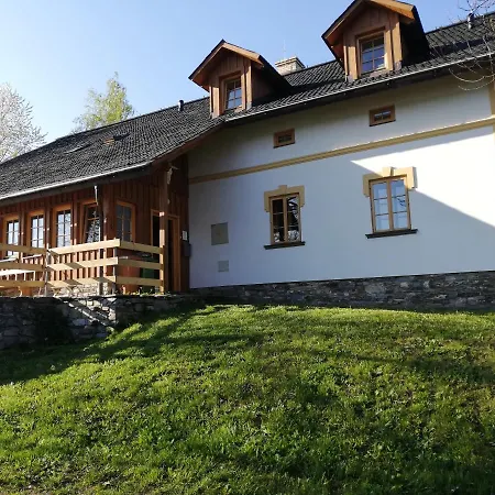 Chalupa U Stoleté Lípy šléglov Nyaraló *